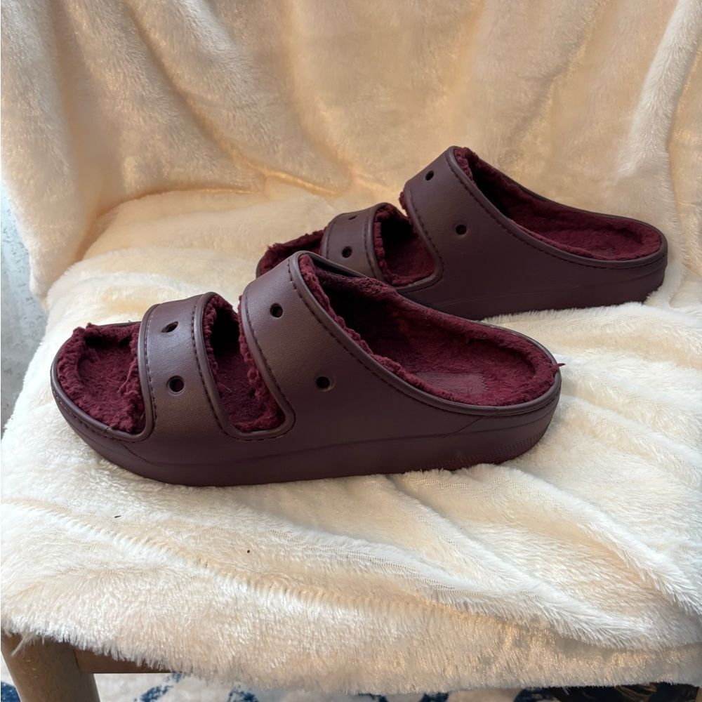 Crocs Unisex Burgundy Lined Sandals EUC - Picture 5 of 8